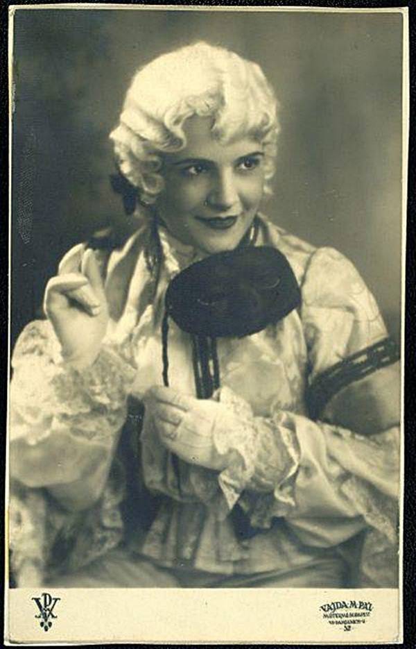 Ladányi Ilona_Álarcosbál 1933 Opera Archivum (002).jpg